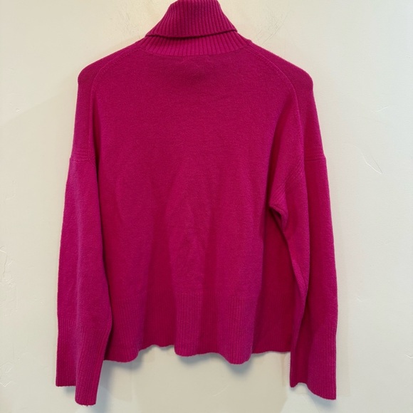 JCREW | NWT Supersoft Side Slit Turtleneck Sweater
Merino Wool Size Small - Picture 8 of 8